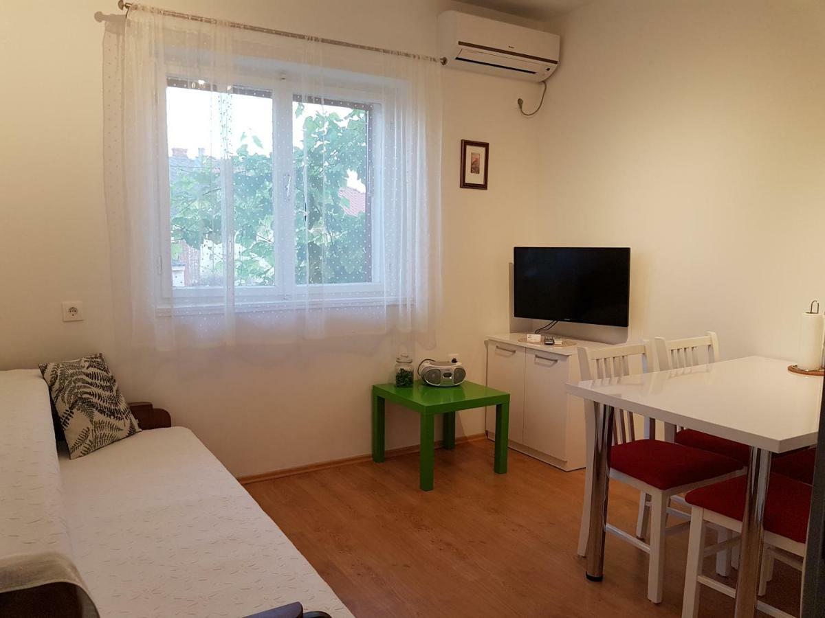 Guesthouse Jet Каштела Екстер'єр фото